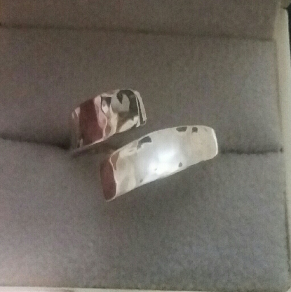 Sz 7-8 ~ adjustable sterling hammered bypass ring
